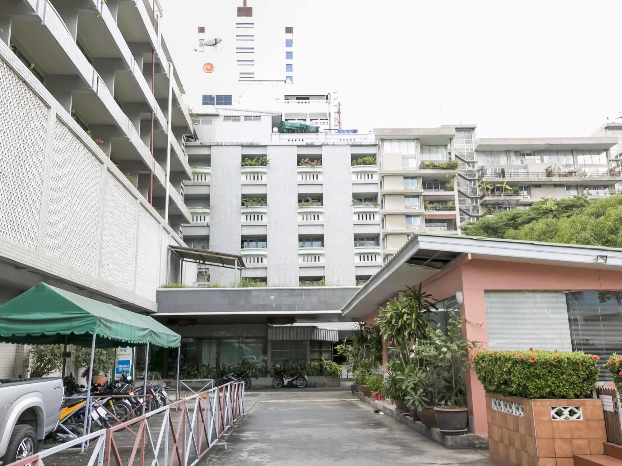 The Park Hotel Bangkok Exterior foto