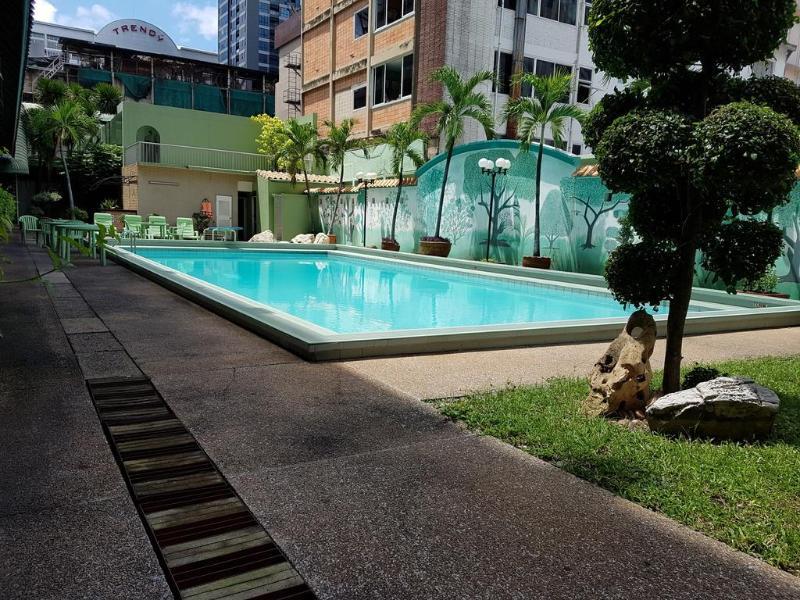 The Park Hotel Bangkok Exterior foto